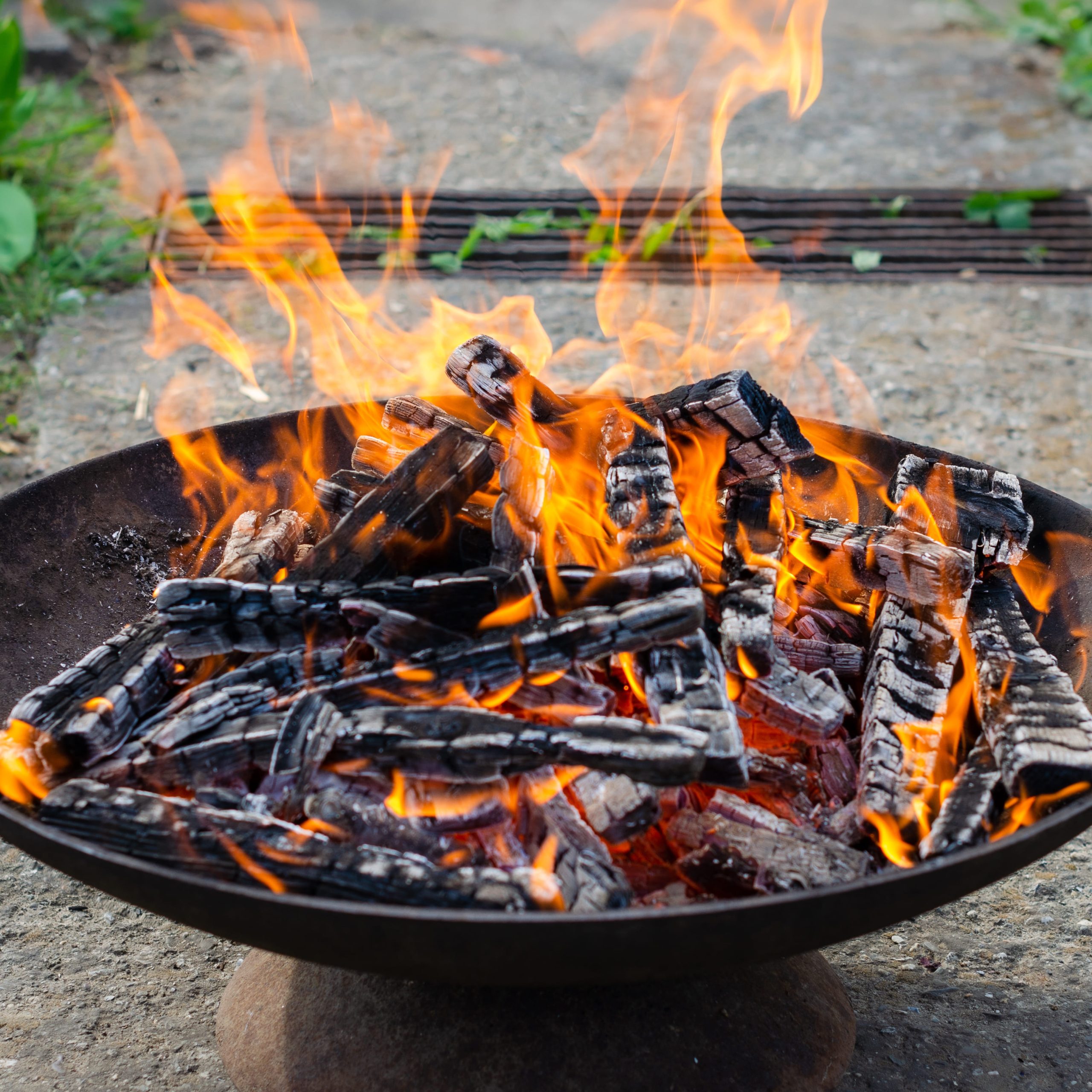 burning-fire-in-a-fire-bowl-in-the-garden-closeup-2026-03-16-04-29-22-utc
